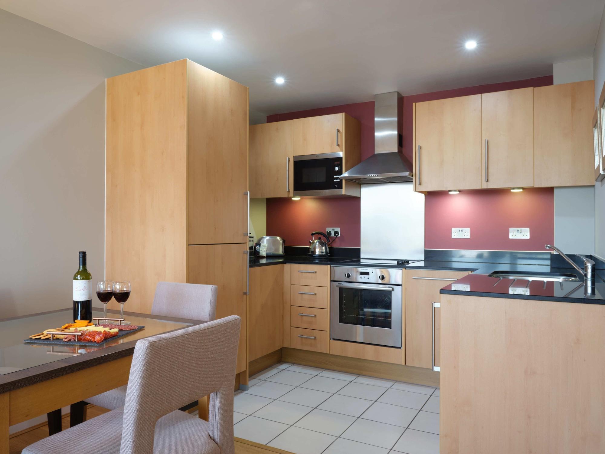 Marlin Empire Square Bridge Apartment