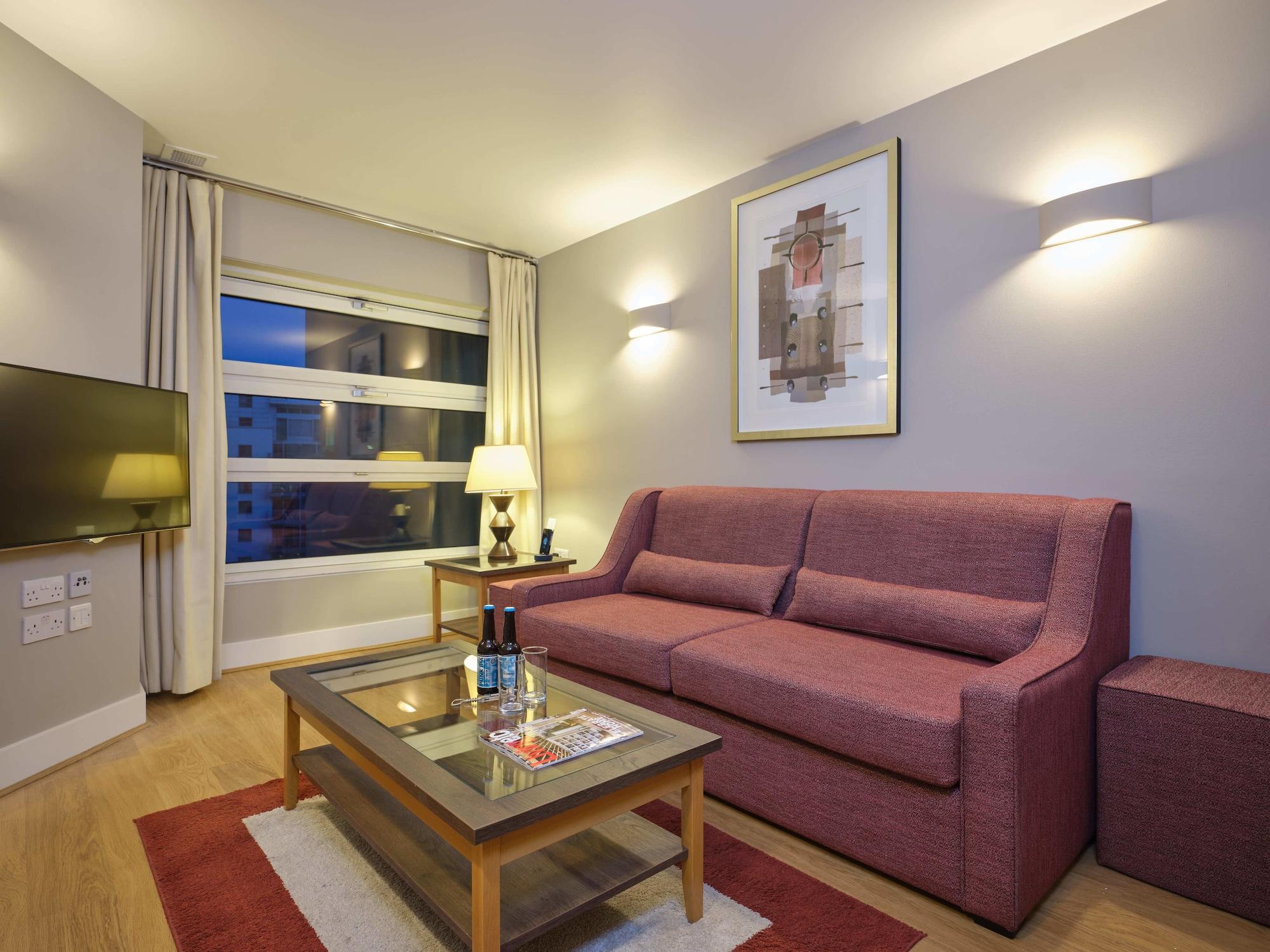 Marlin Empire Square Bridge Apartment