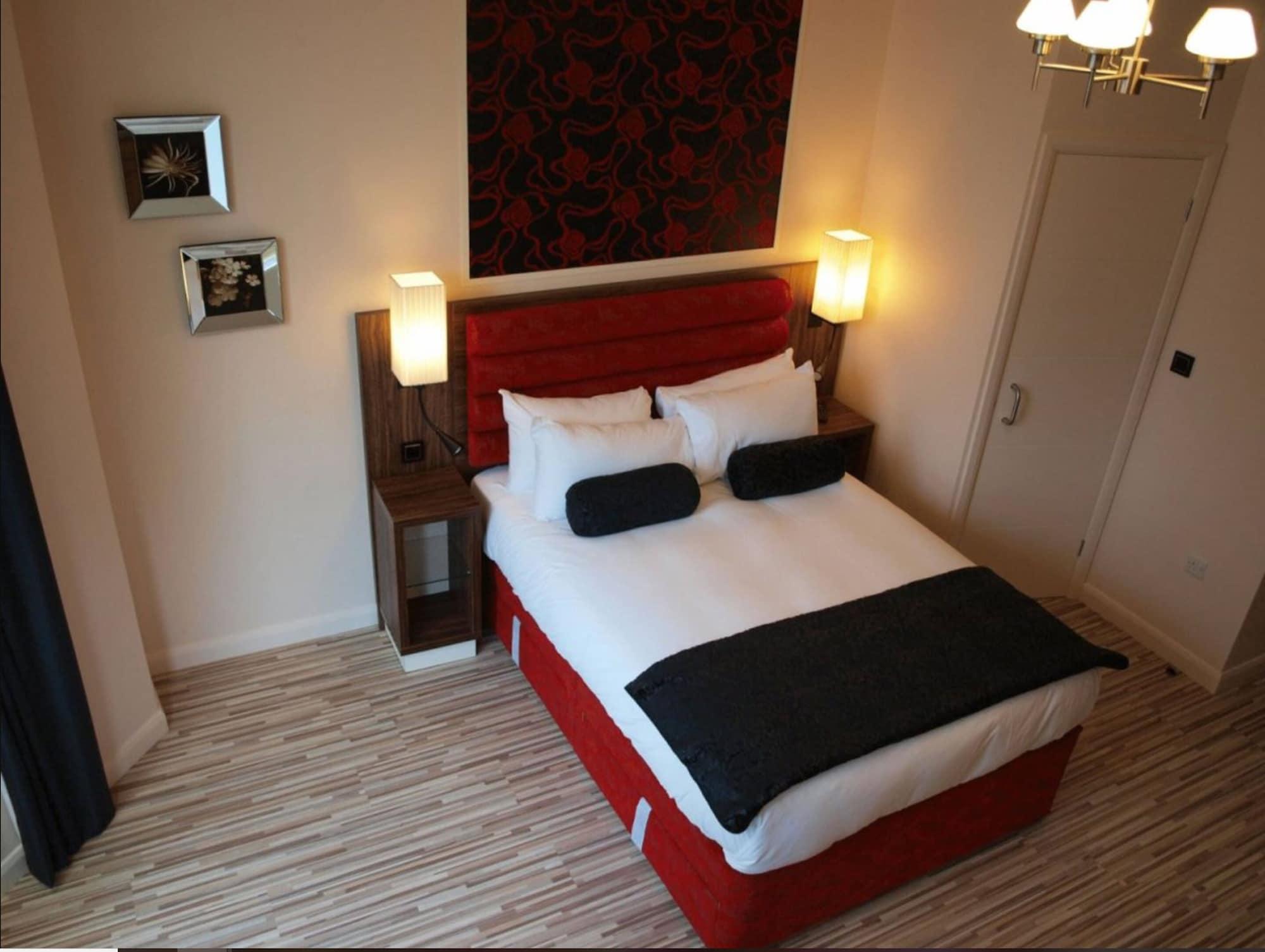 Hotel Simply & 4*