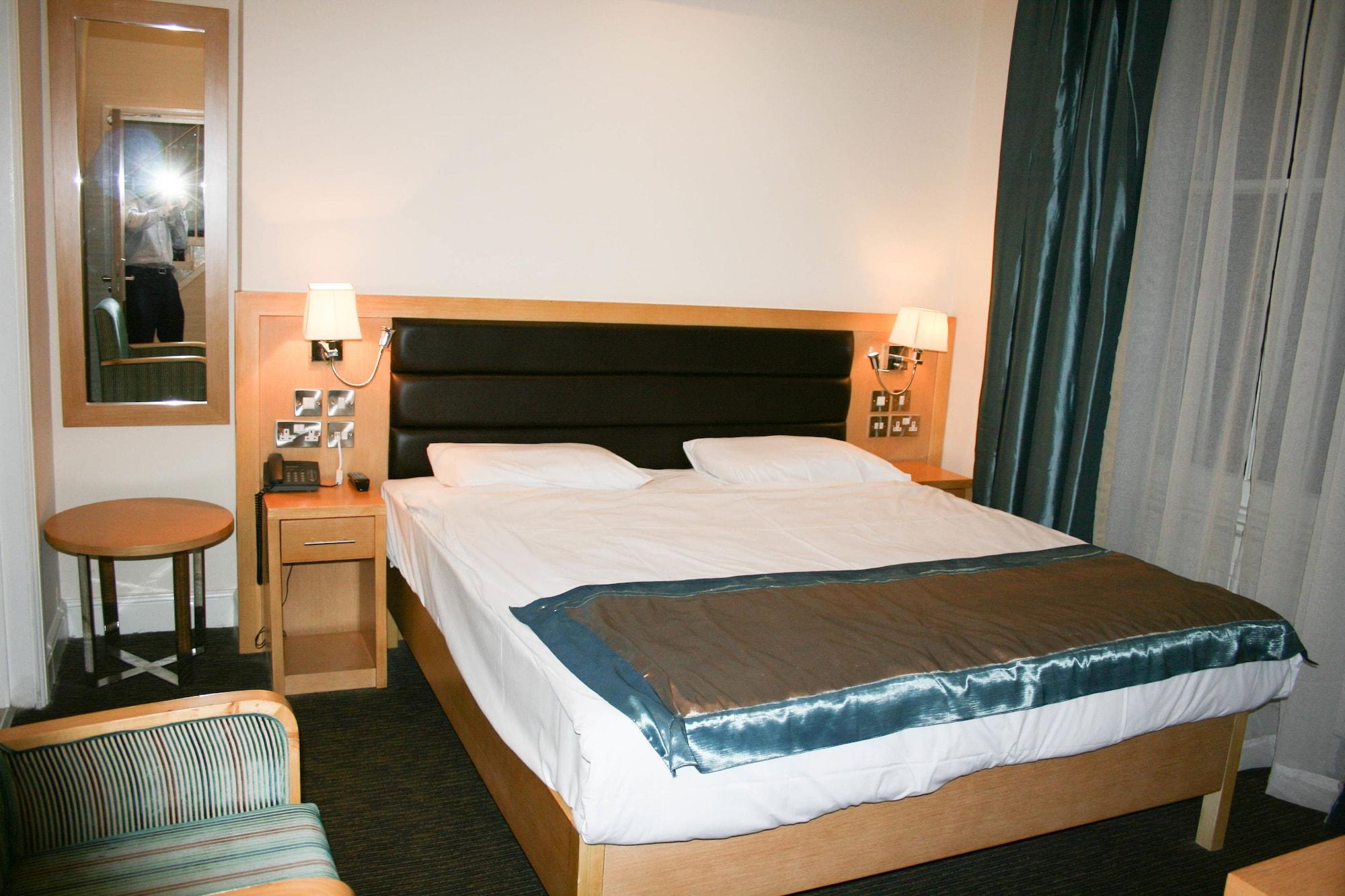 Cromwell Hotel 3*