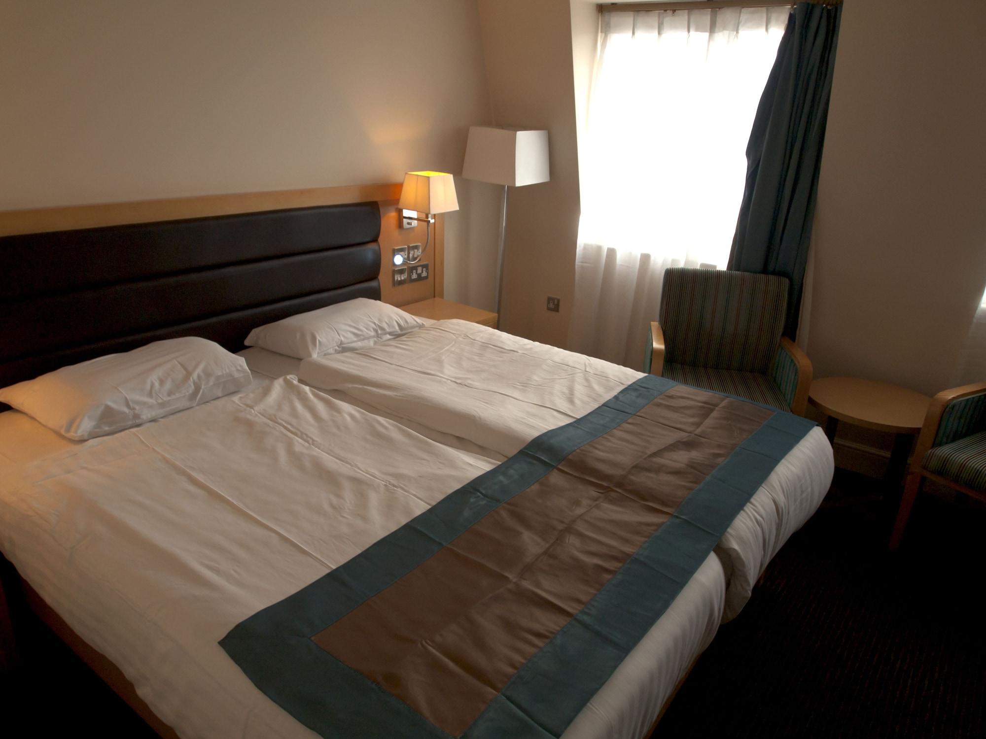 Cromwell 3* London