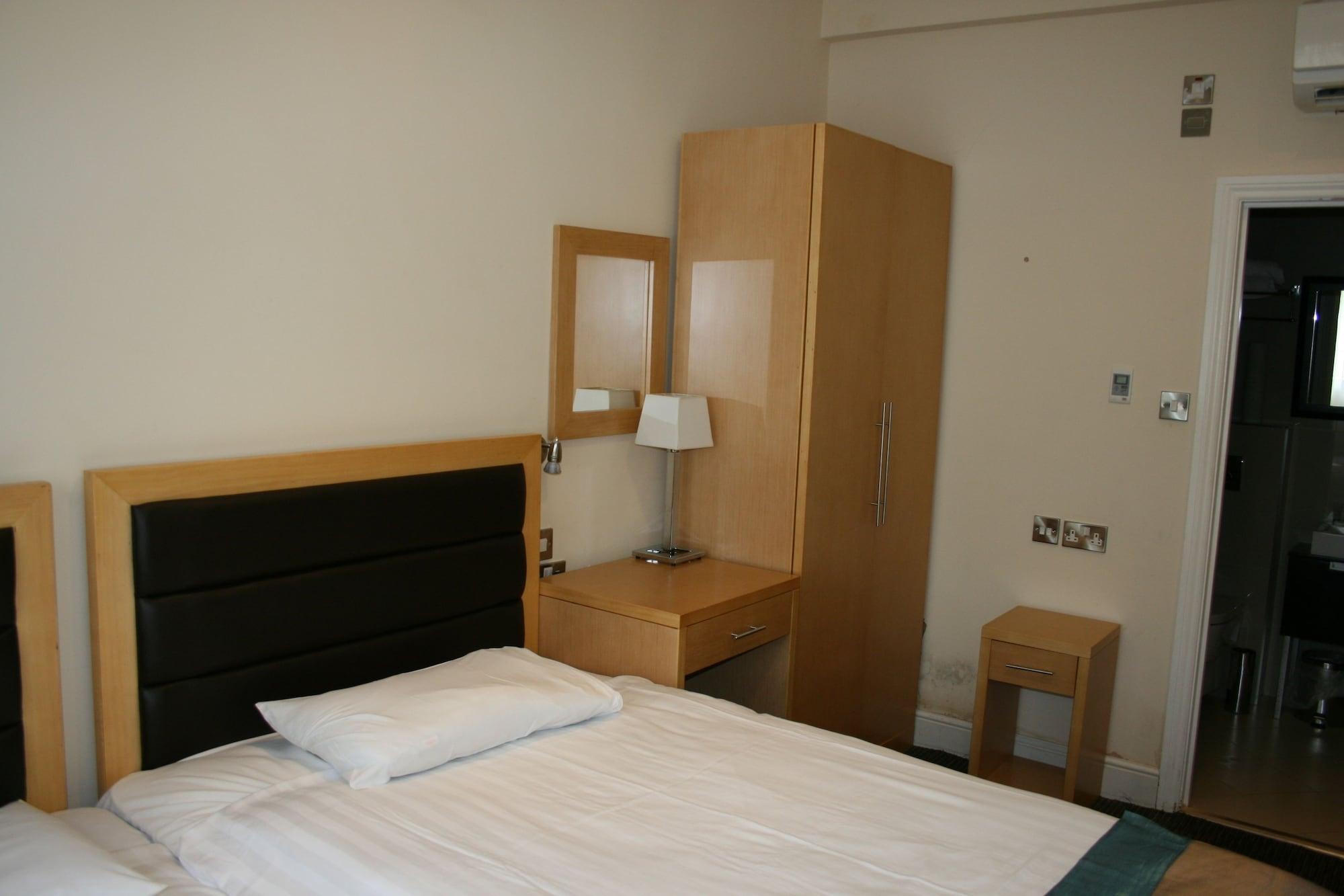Hotel Cromwell 3*