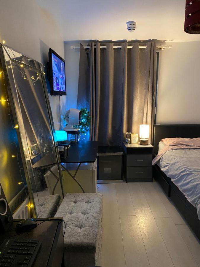 Private - Shared Near The City Homestay *