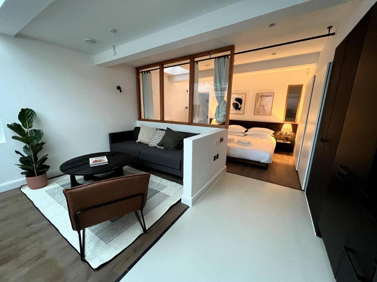 Design Led 1 Bed In Cosmopolitan Queens Park Apartment *