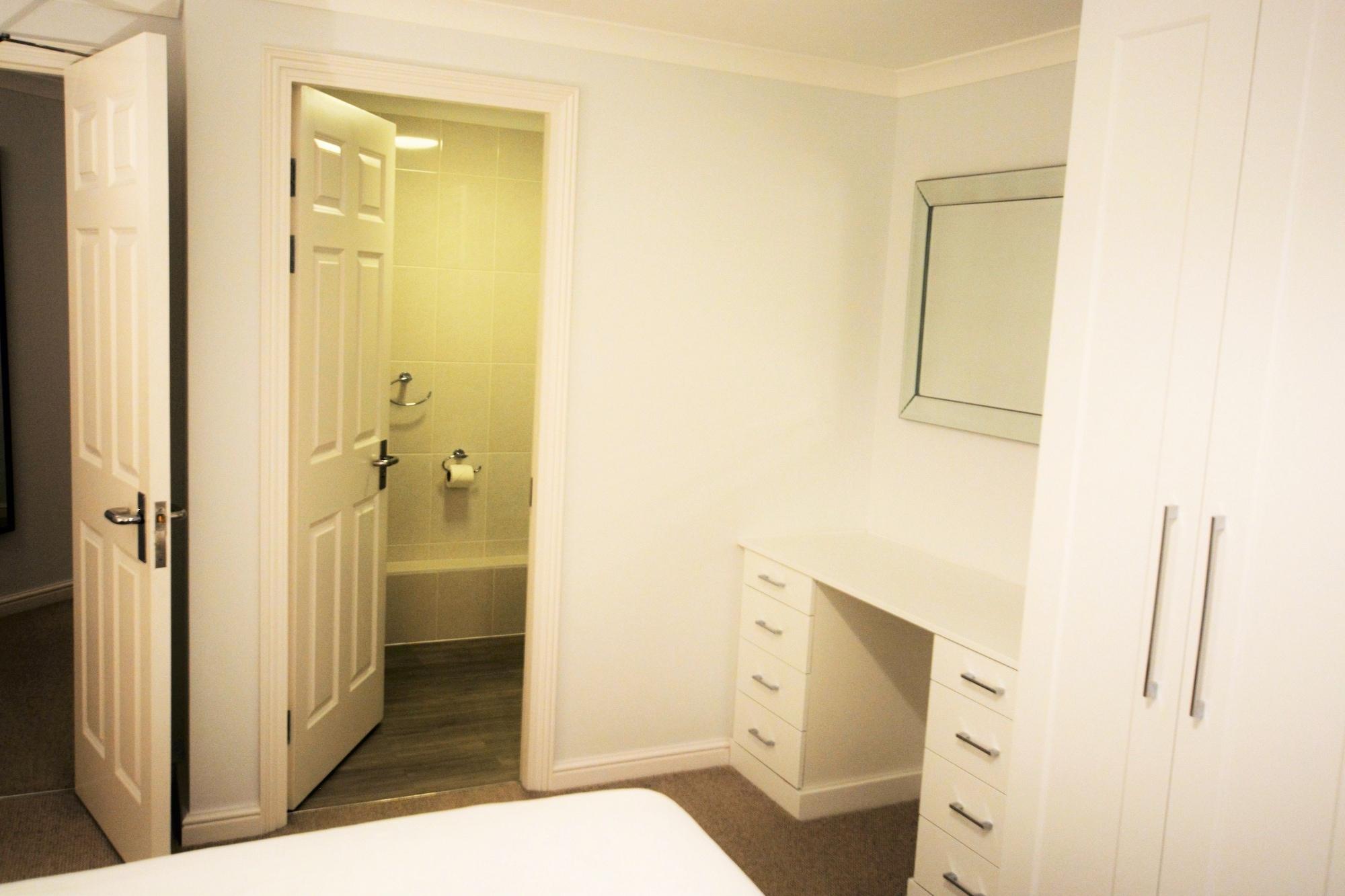 Zen - Docklands Apartment London