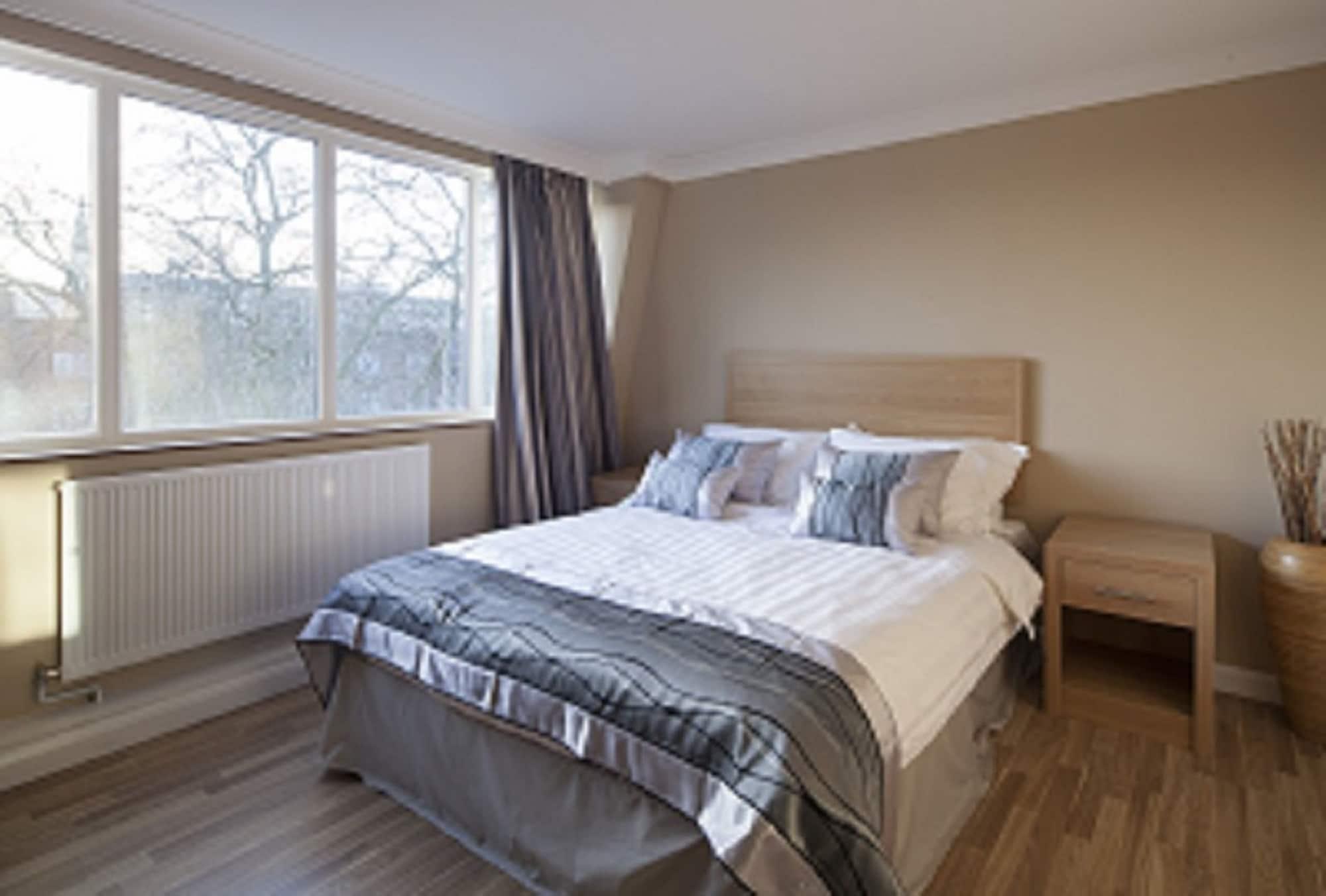 The New Carlton Hotel London