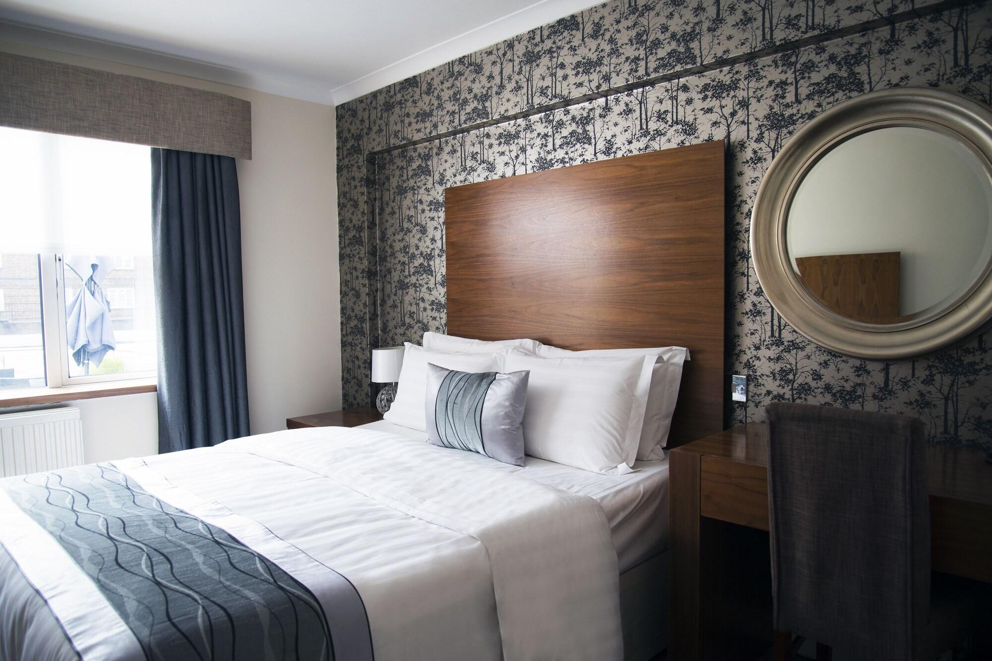 The New Carlton Hotel London