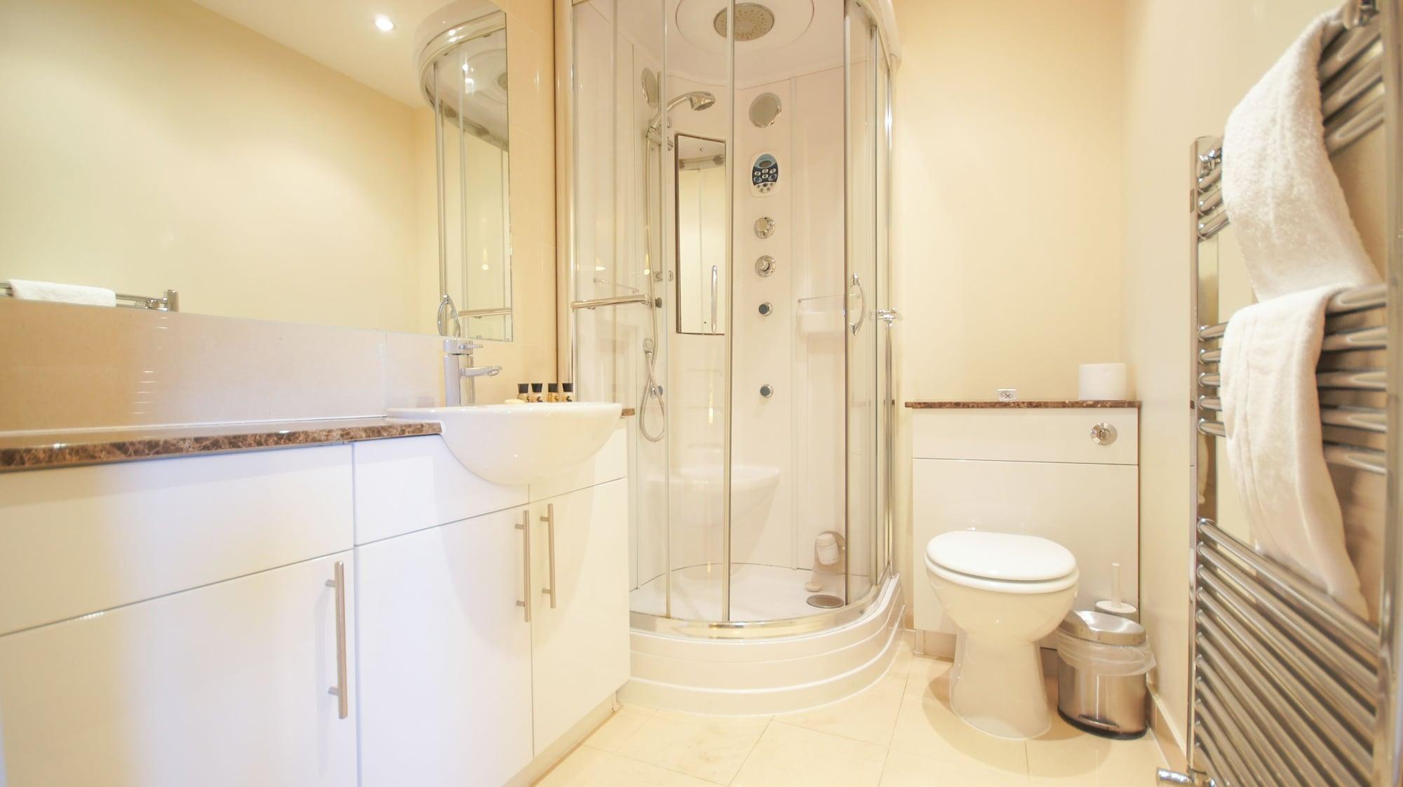 Crompton Court Apartment
