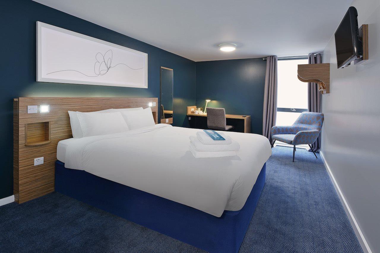 Travelodge London High Road Hotel