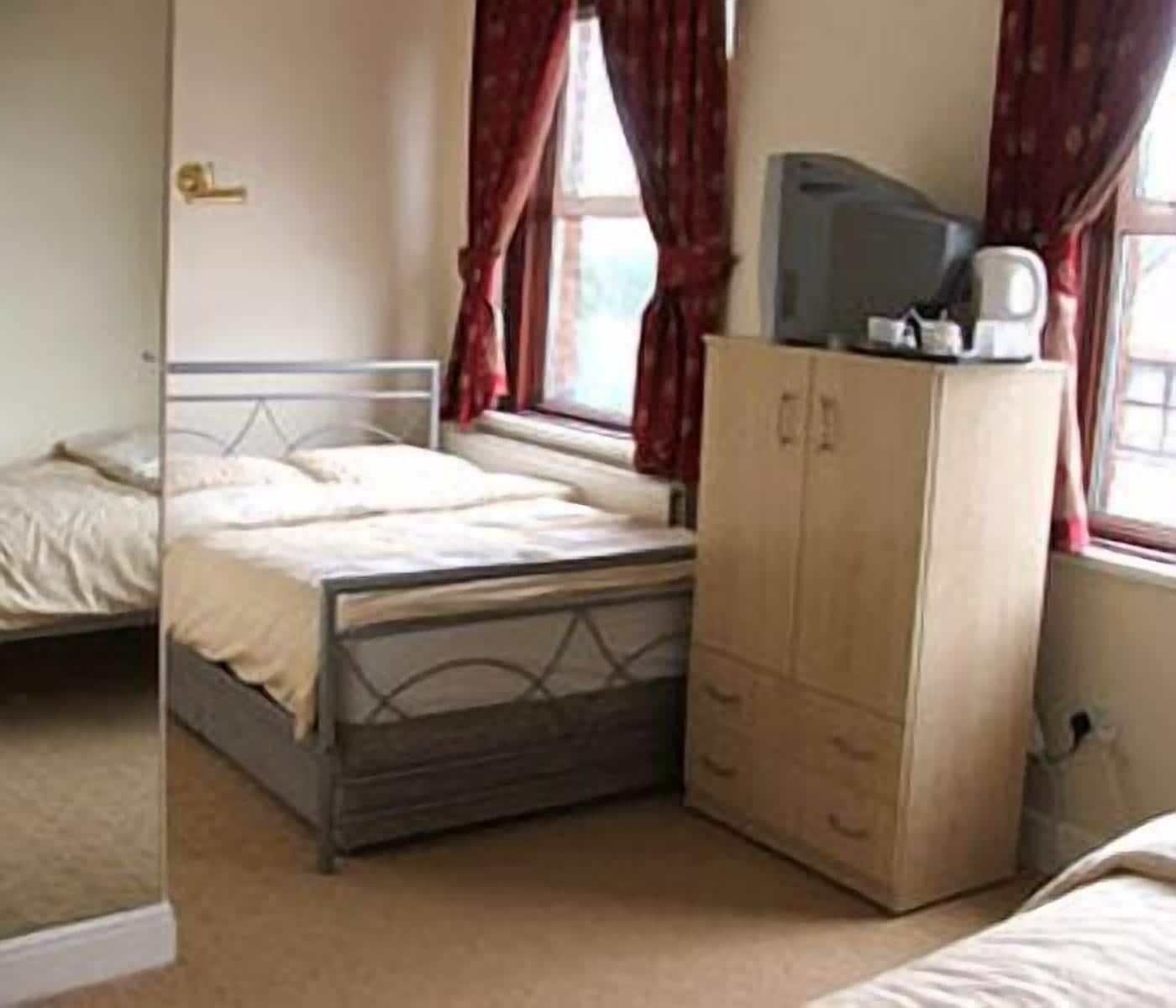 Shelton Hotel, Finsbury Park Hotel 3*