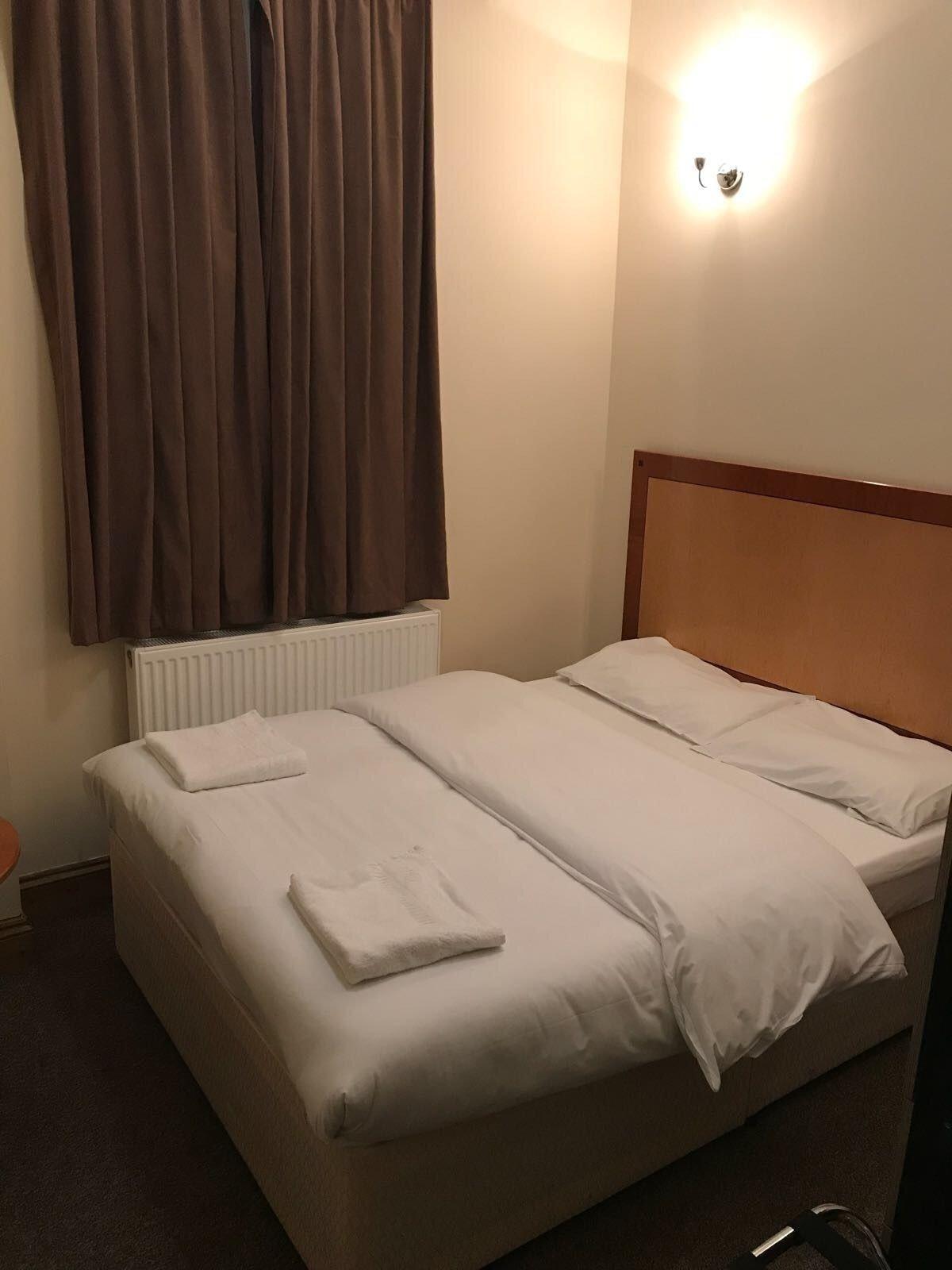 Shelton Hotel, Finsbury Park