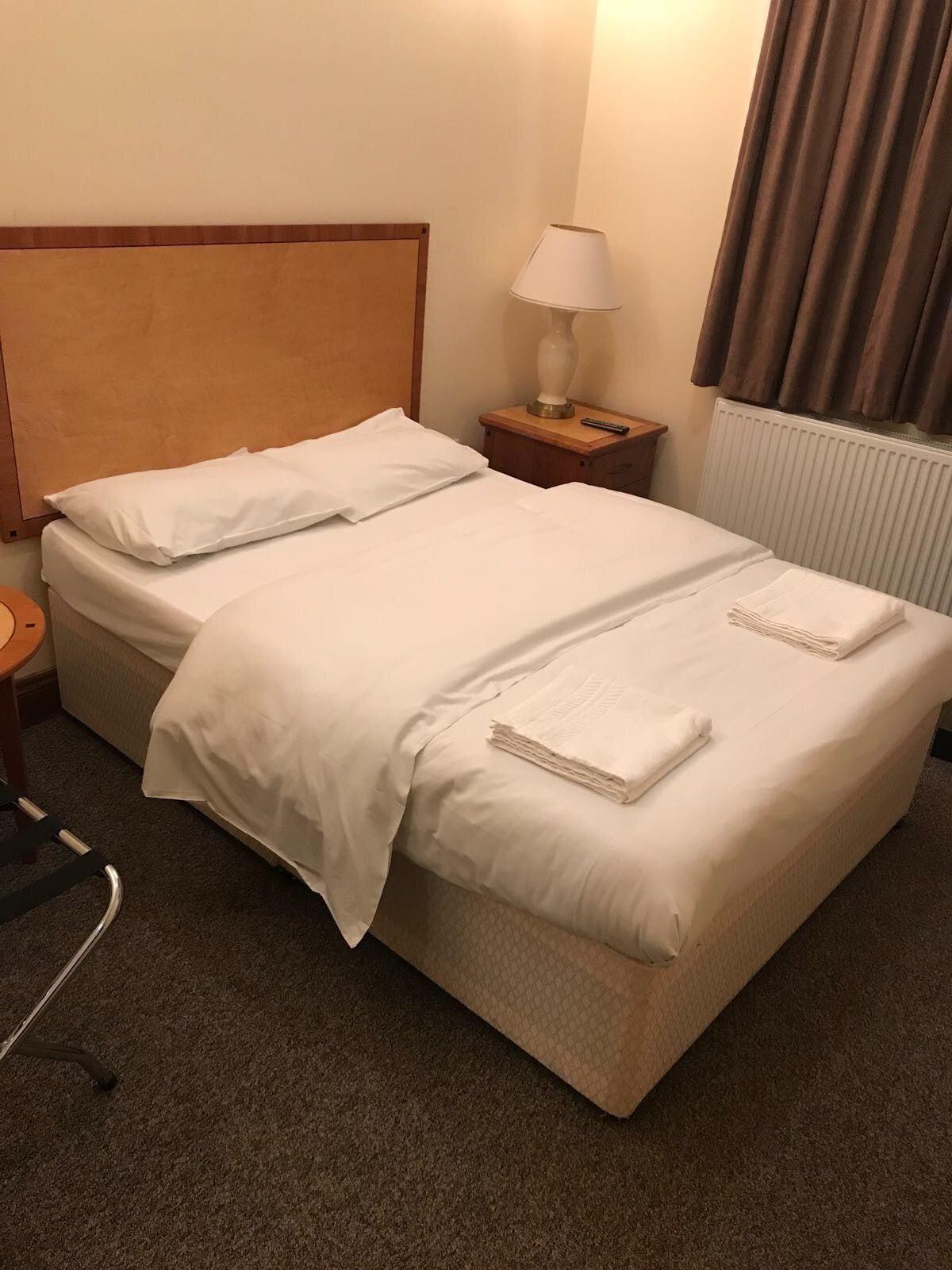 Shelton Hotel, Finsbury Park