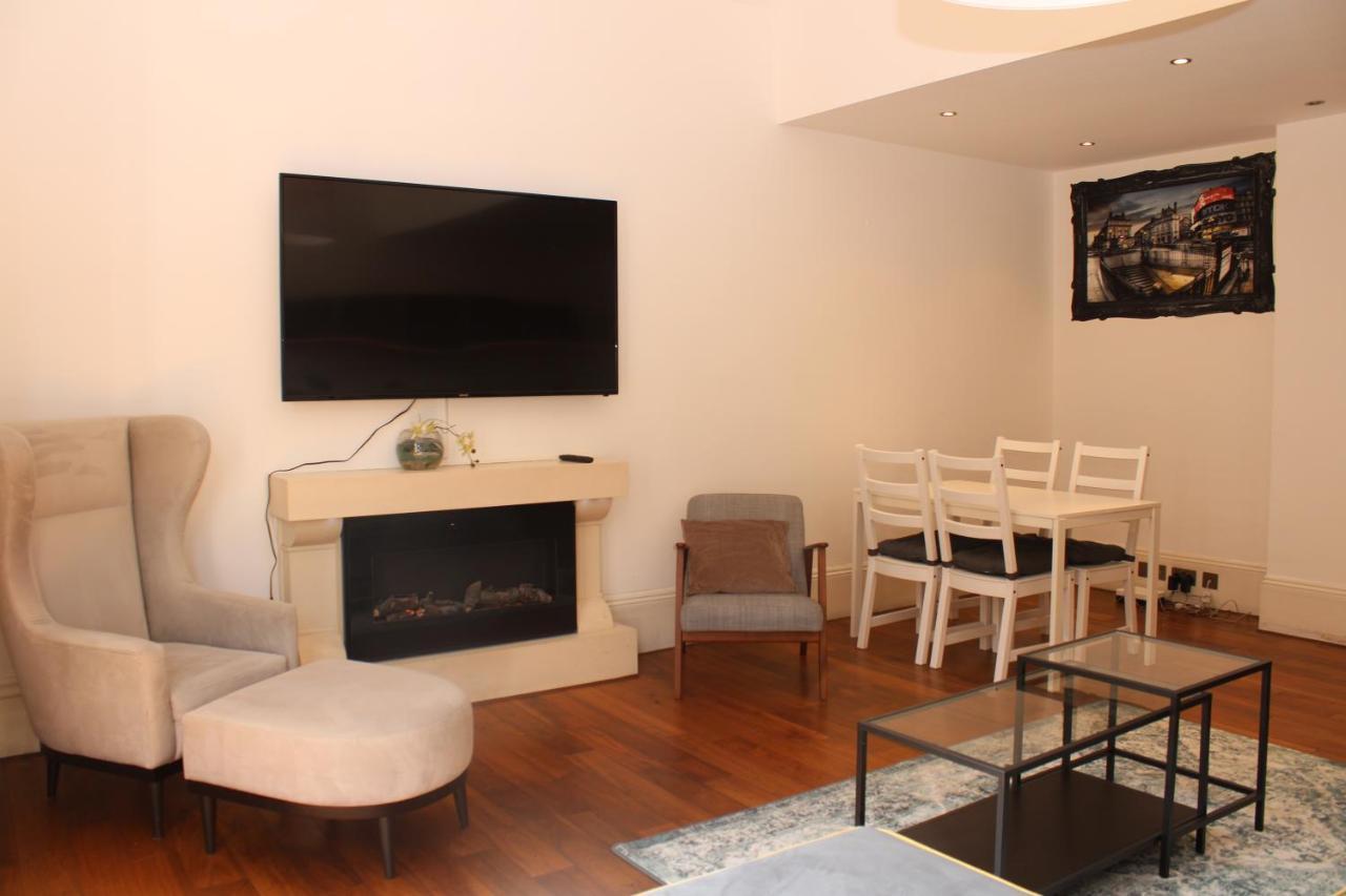 Sloane Square Apartment *