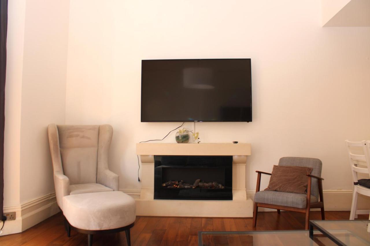 Sloane Square Apartment *