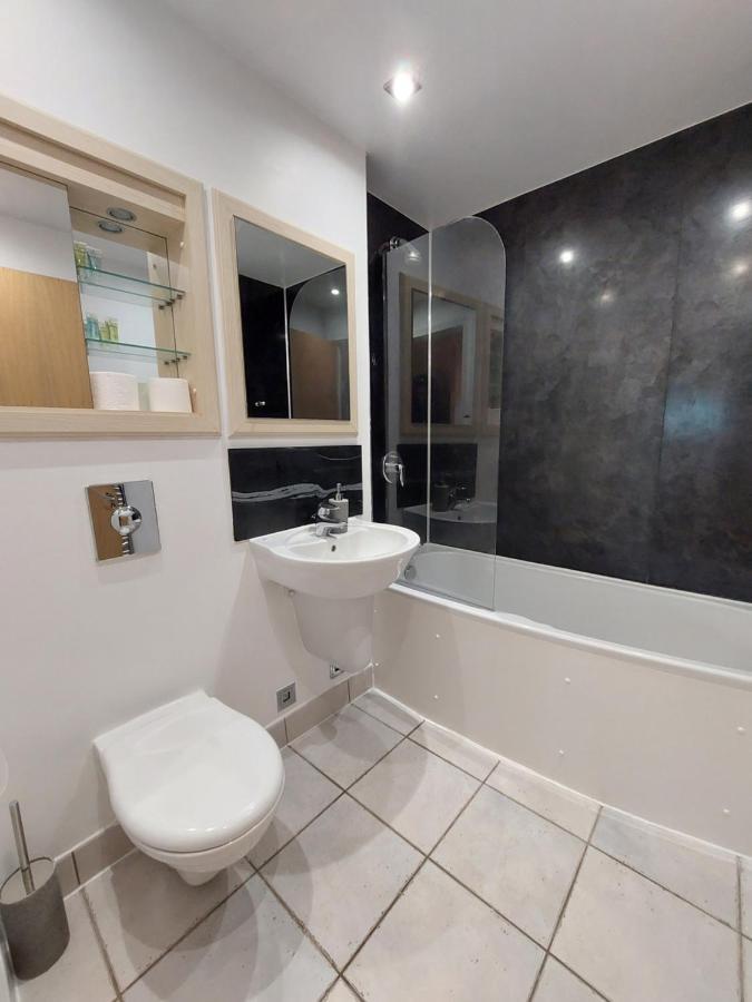 One Bed Luxury In Heart Of Canary Wharf, E14 Apartment *