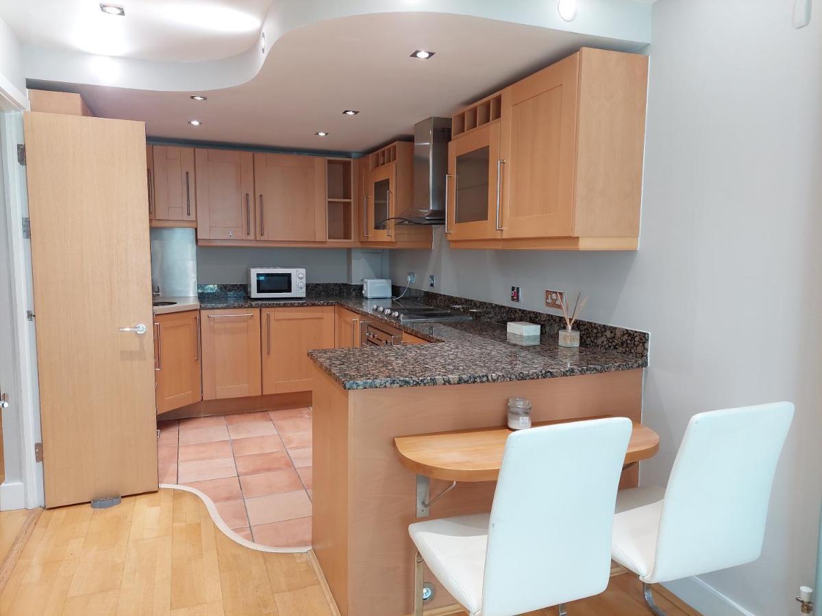 Apartment One Bed Luxury In Heart Of Canary Wharf, E14 *