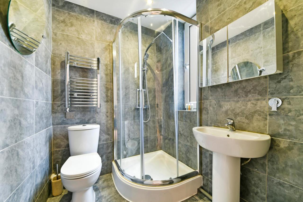 South Kensington Apartment *