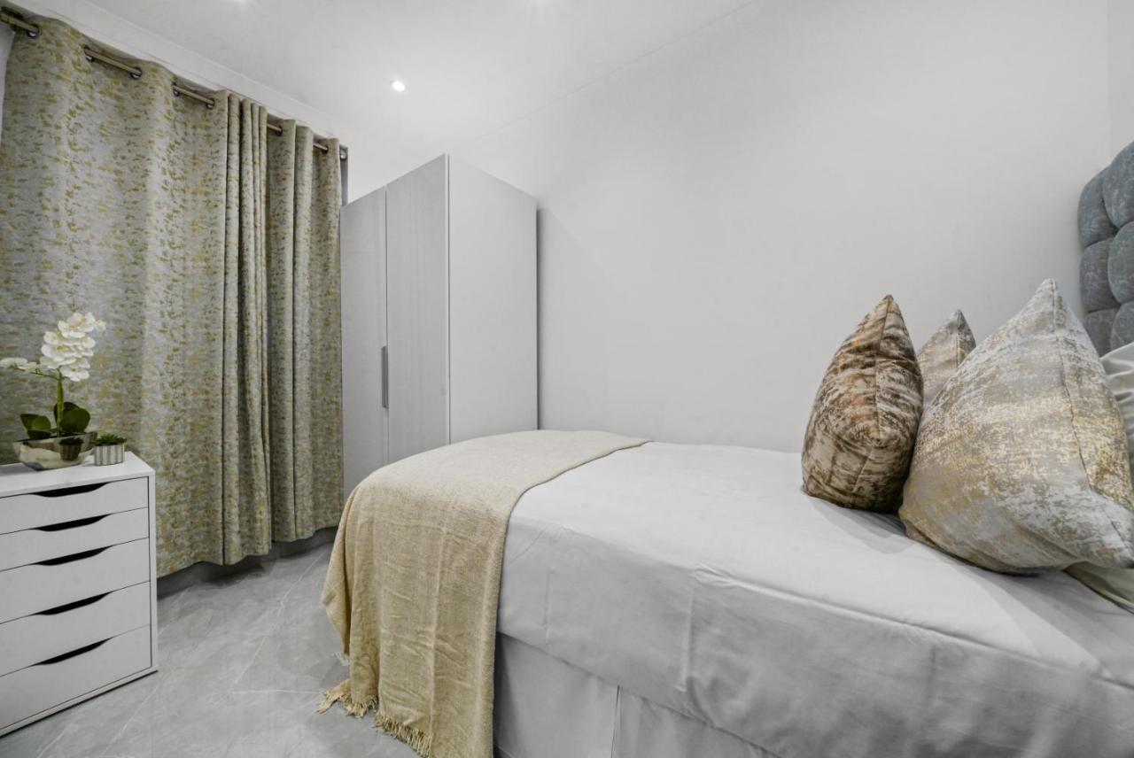 Bryanston Apartment *