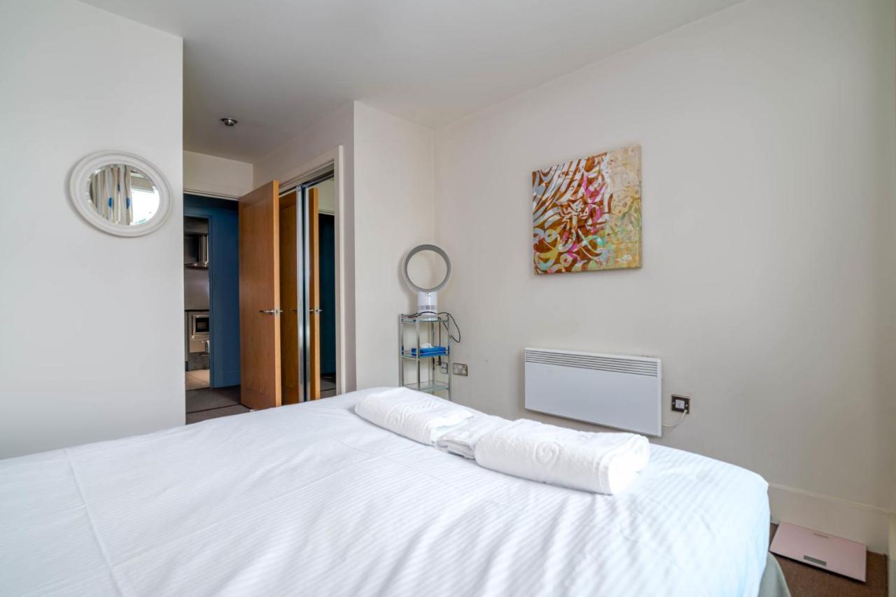 Guestready Superb Overlooking River Thames Apartment