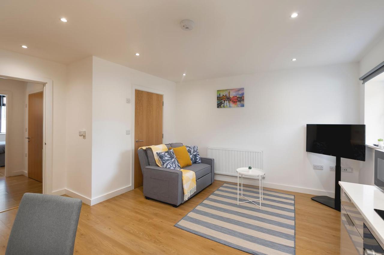 Skyvillion - Beautiful One Bedroom Near Heathrow Airport * London
