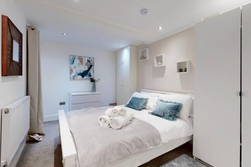 Lovely 2 Bedroom Near Highgate Station * London