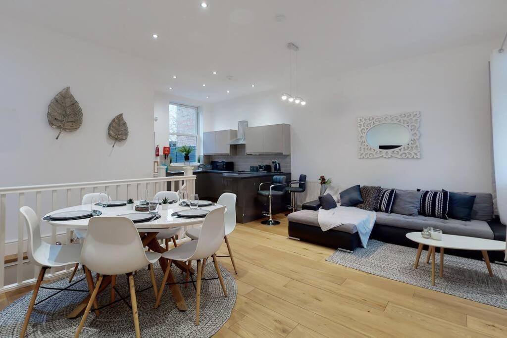 Lovely 2 Bedroom Near Highgate Station