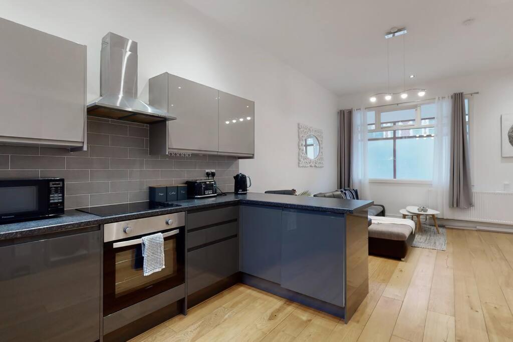Lovely 2 Bedroom Near Highgate Station