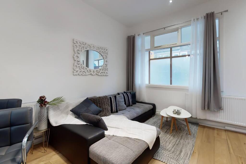 Lovely 2 Bedroom Near Highgate Station London