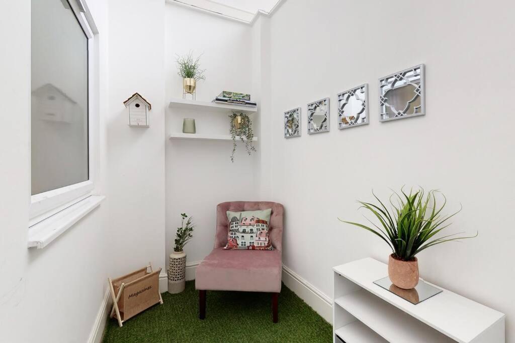 Lovely 2 Bedroom Near Highgate Station