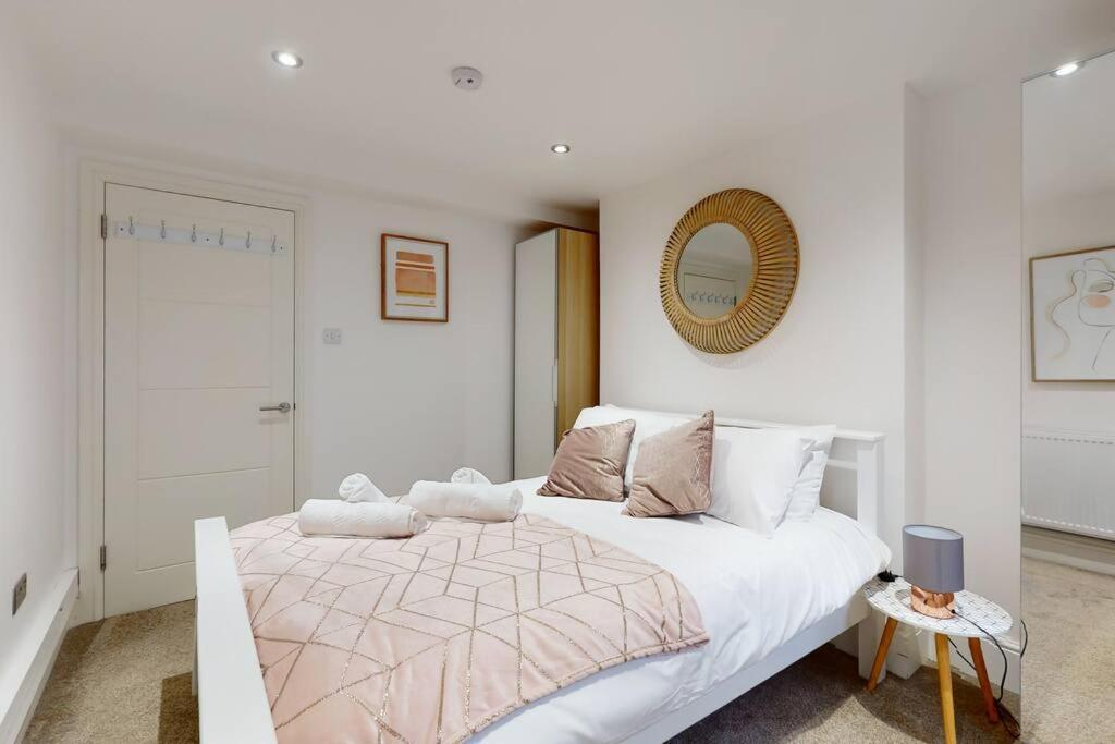 Lovely 2 Bedroom Near Highgate Station *