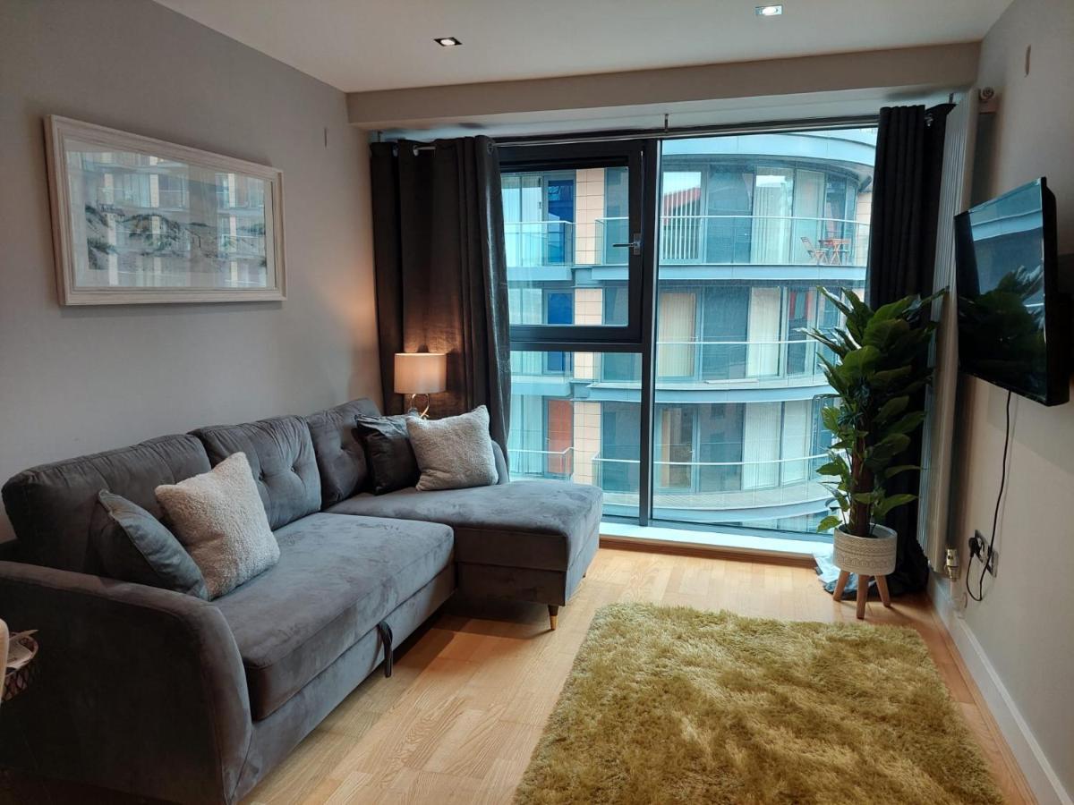 One Bed Luxury In Heart Of Canary Wharf, E14 London