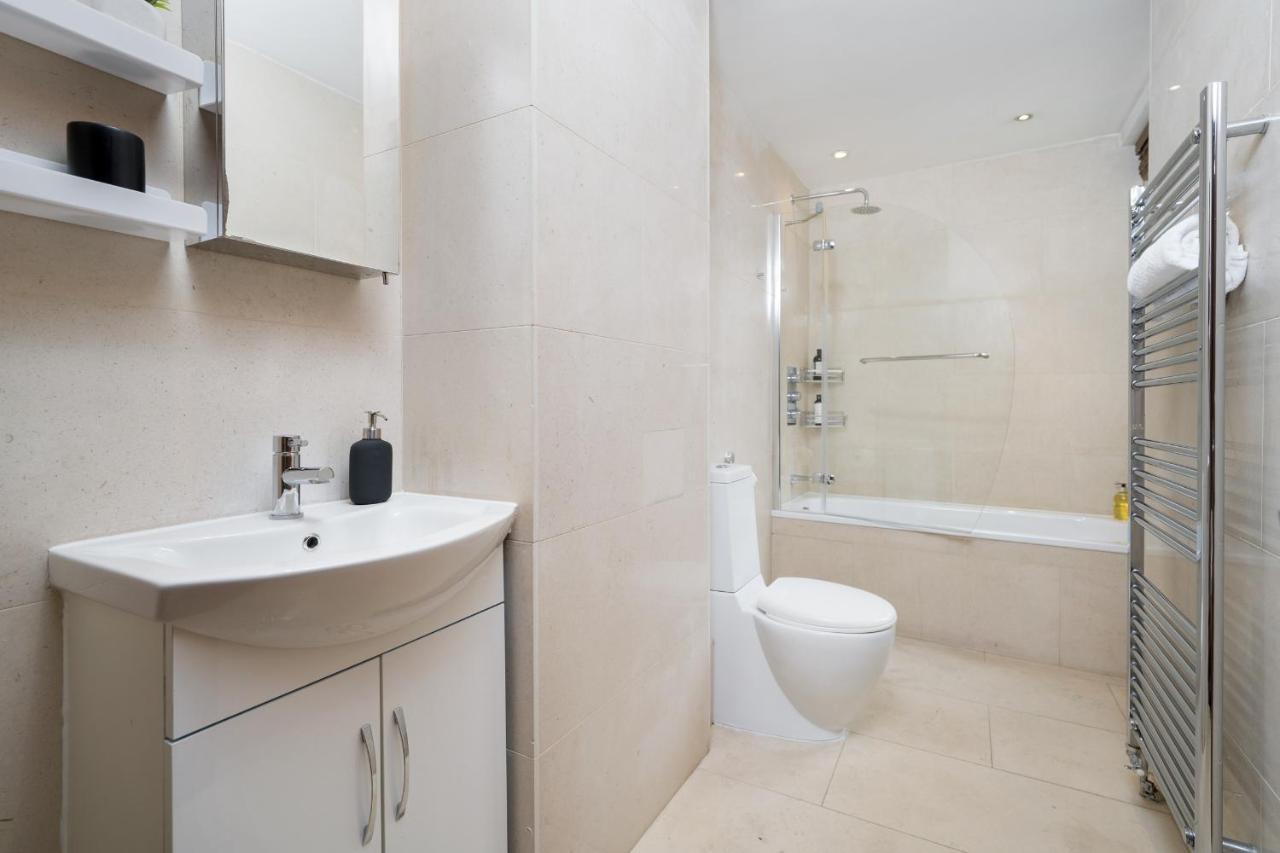 Apartment Location 2 Bedr, 3 Beds, Covent Grdn, China Town London