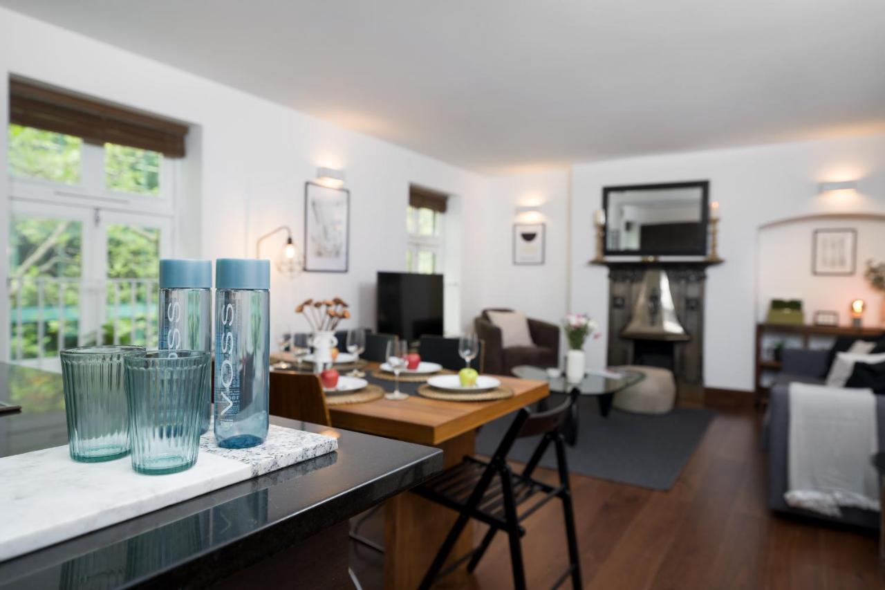 Location 2 Bedr, 3 Beds, Covent Grdn, China Town Apartment London