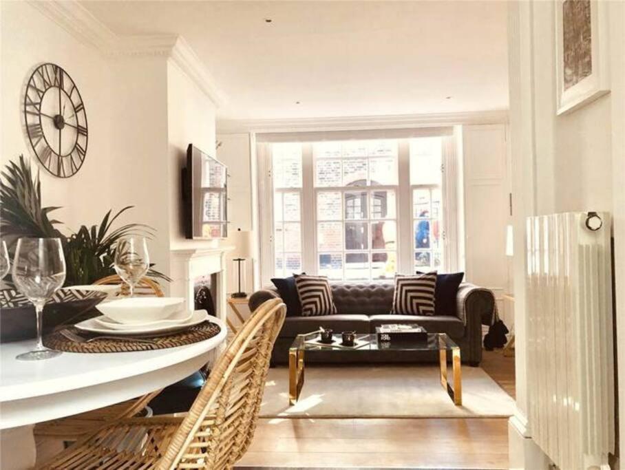 Stylish 3 Bedroom Town House * London