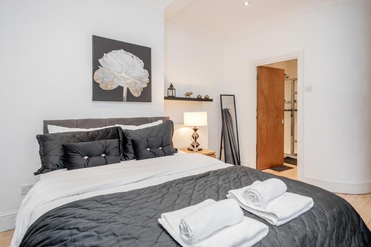Nevern Square Earl's Court 2 Bed London