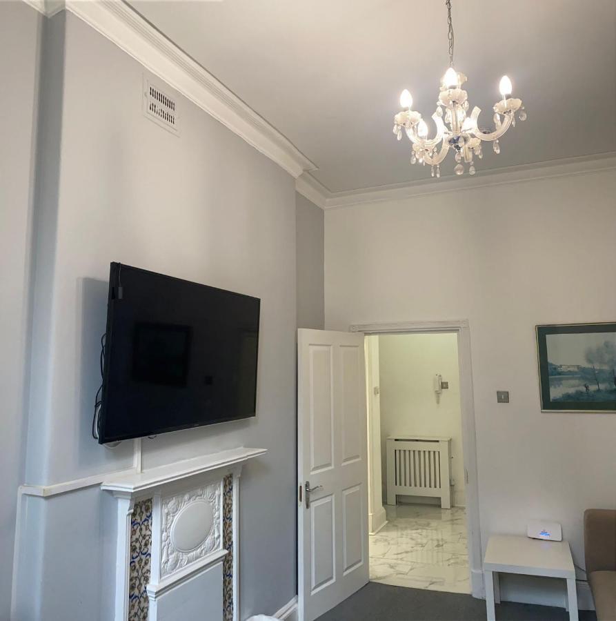 Maysa - Oxford Street Apartment