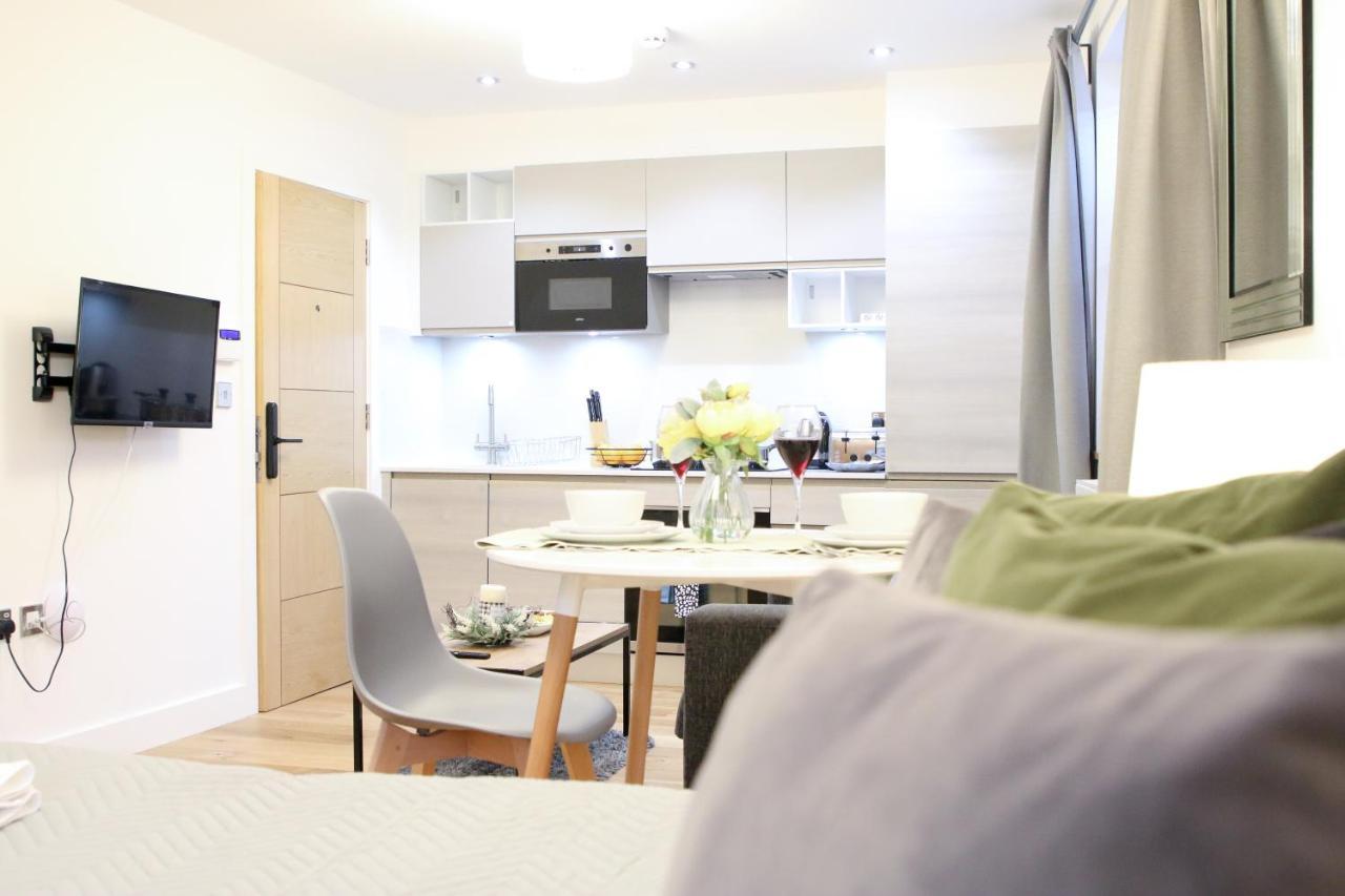 Lovely With Access For Wheel-chairs In Sydenham Apartment *