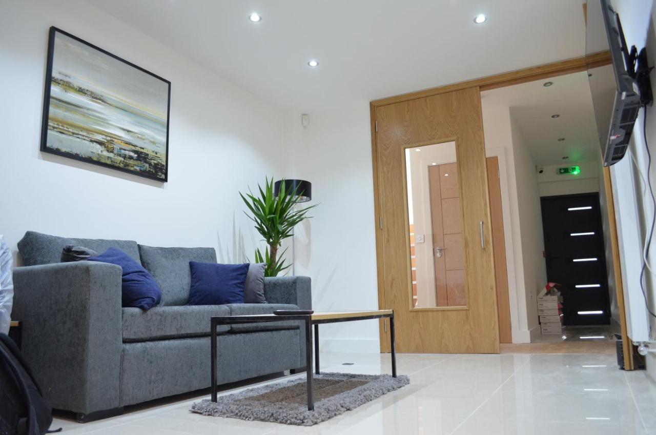 Deluxe And Modern In Sydenham Apartment