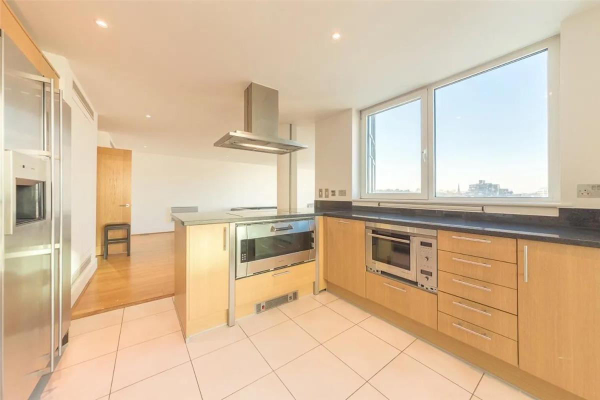 Apartment Panoramic Riverside Facing - 2 Bed - 2 Bath - 2 Balconies - In Nine Elms