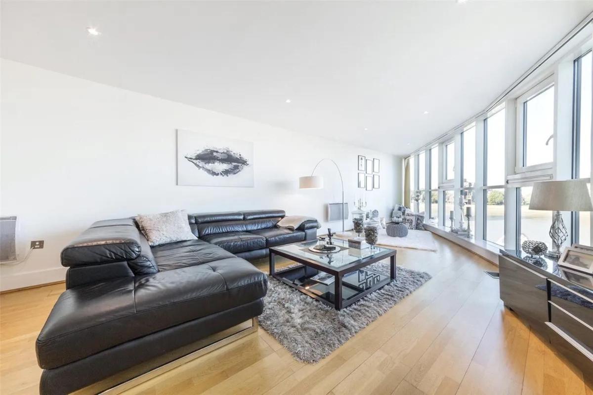Panoramic Riverside Facing - 2 Bed - 2 Bath - 2 Balconies - In Nine Elms * London