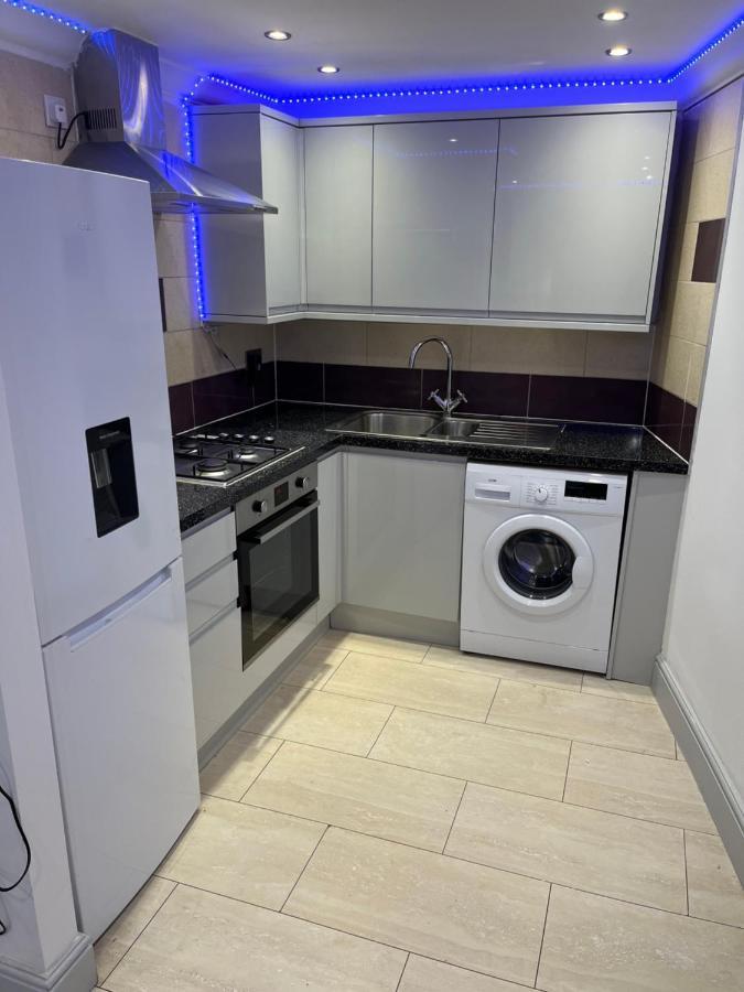 Cosy Serviced 1 Bedroom In *