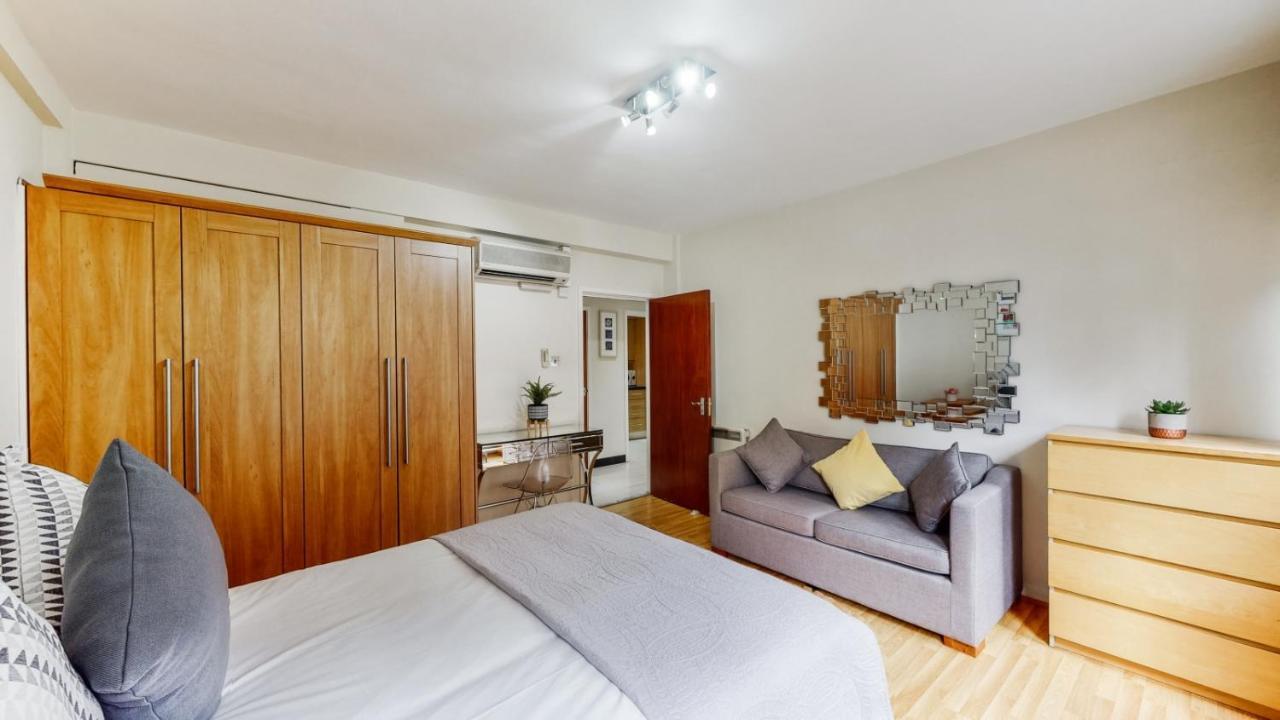 Baker Street Apartment