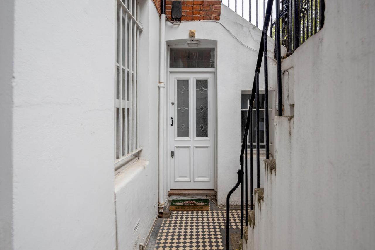 Nevern Square Earl's Court 2 Bed * London