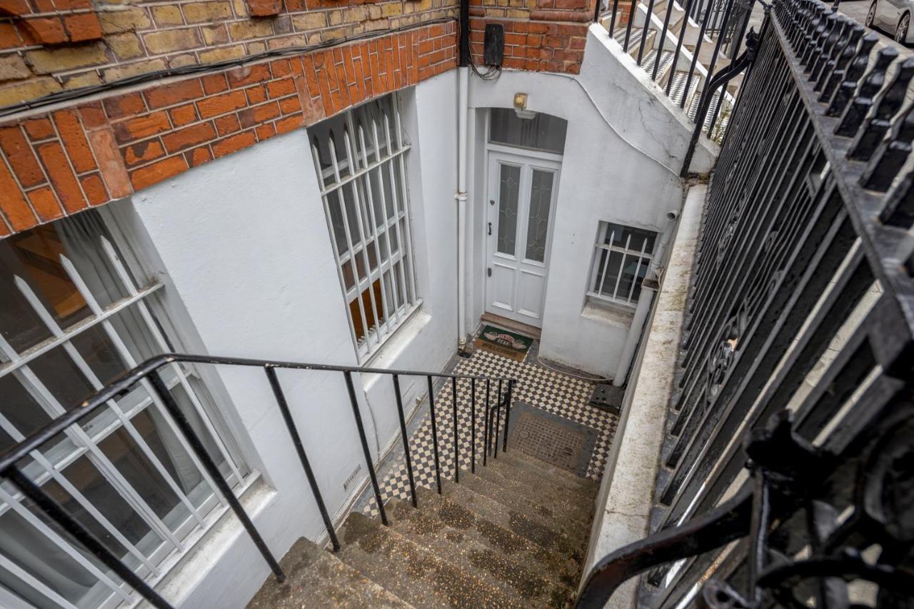 Nevern Square Earl's Court 2 Bed * London