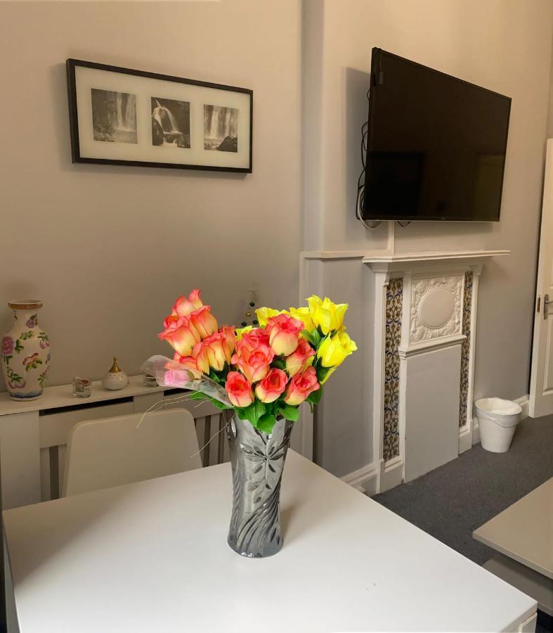 Maysa - Oxford Street Apartment