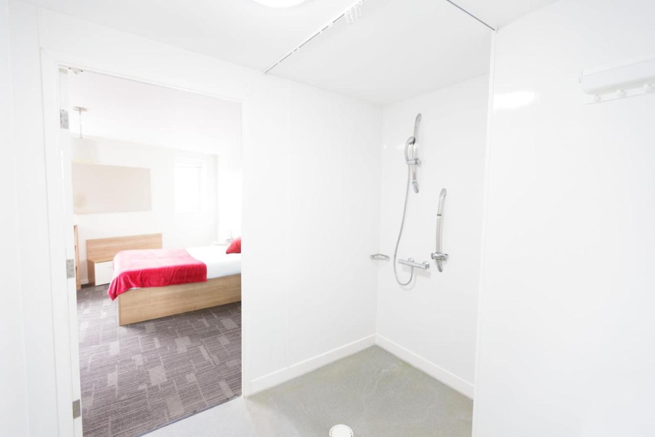 Bloomfield Court Apartment *
