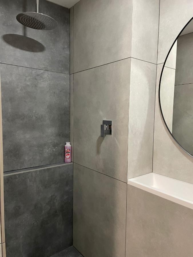 Brick Lane Base Apartment *