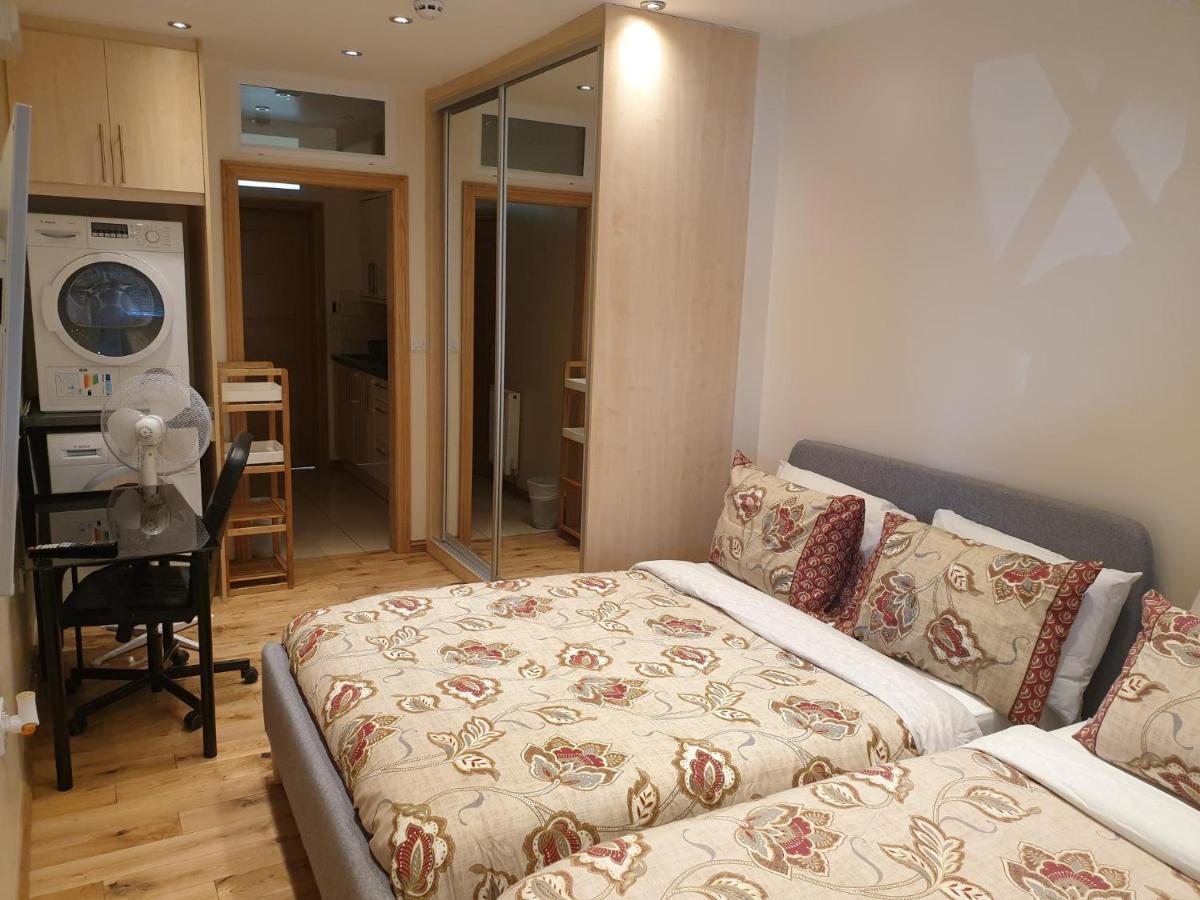 Apartment Luxury 1min Walk From Underground, With Free Parking Free Wifi *