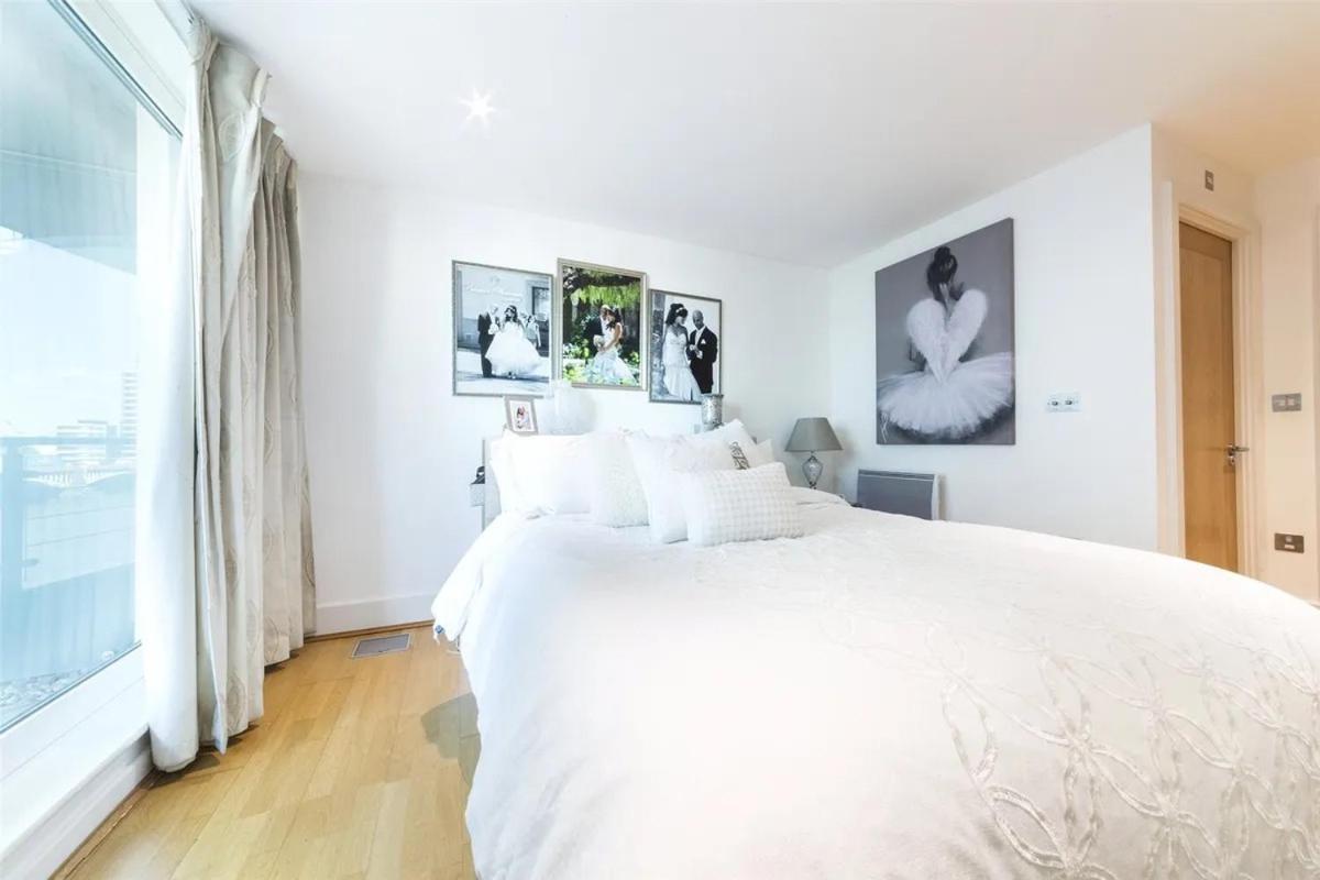 Apartment Panoramic Riverside Facing - 2 Bed - 2 Bath - 2 Balconies - In Nine Elms *
