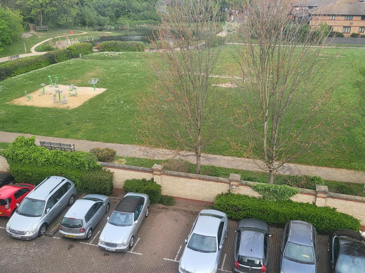 Spacious Neat Penthouse With Great View In Apartment London
